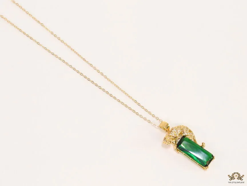 RITZY LUXURY EMERALD LEOPARD PENDANT NECKLACE